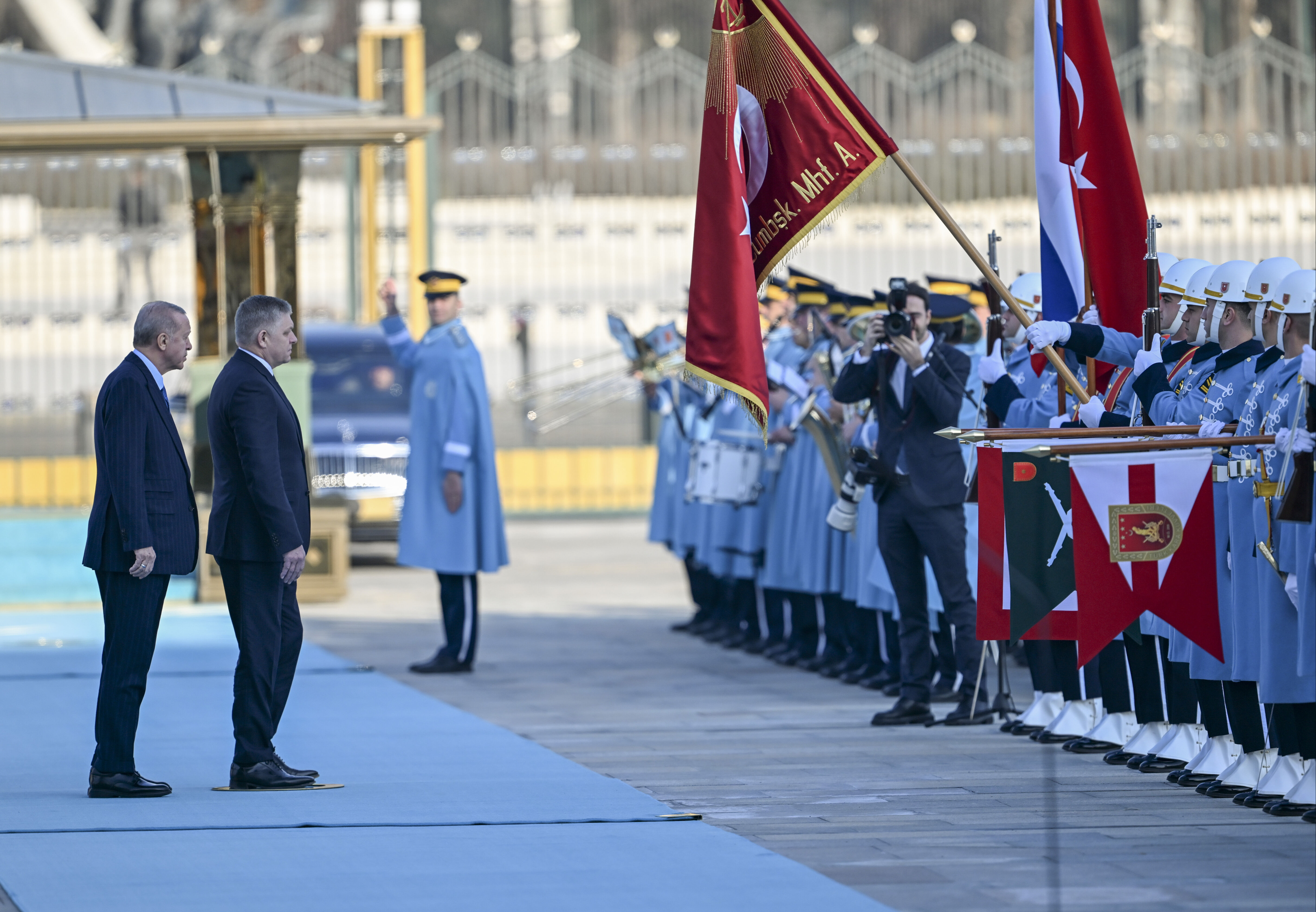 Slovakya Başbakanı Fico'dan Erdoğan'a övgü dolu sözler: Çok büyük uluslararası siyasi bir aktörsünüz Cumhurbaşkanı Erdoğan, Robert Fico'yu resmi törenle karşıladı - 1. Resim