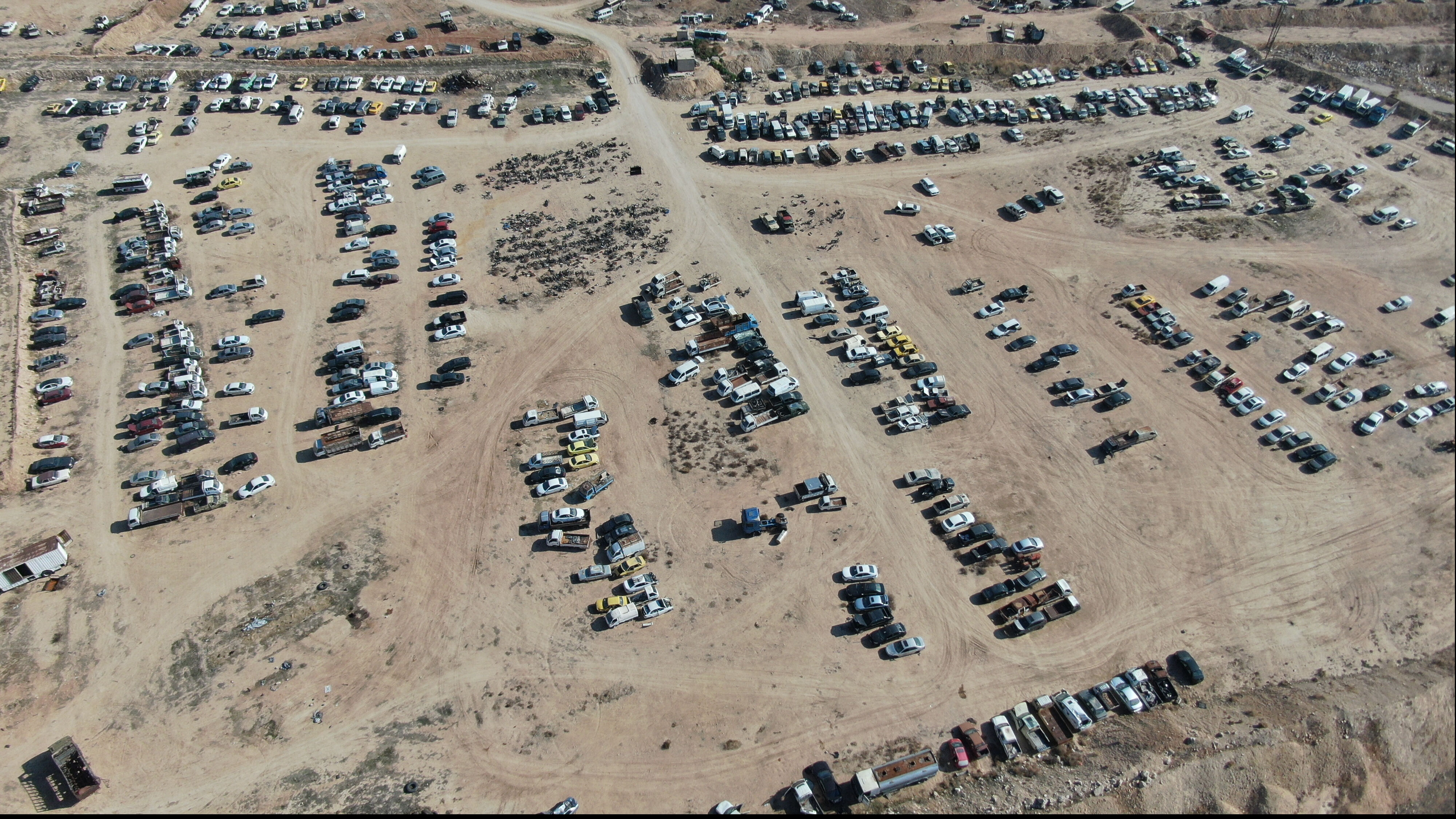 Esad el koymuştu! Her markadan var, binlerce araç sahiplerini bekliyor Esad el koymuştu! Yüzlerce araç sahiplerini bekliyor - 2. Resim