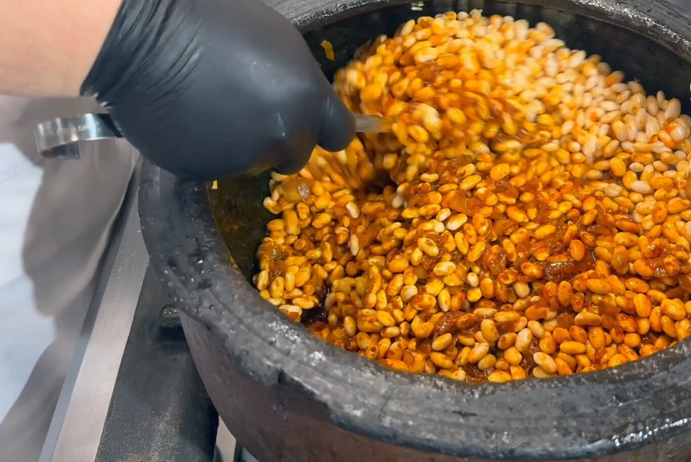 İnegöl'ün tescilli ürünü! 'Cerrah kuru fasulyesi' ıslatmaya gerek kalmadan pişiyor - 1. Resim