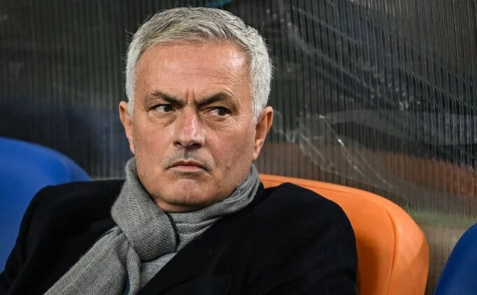 Jose Mourinho maçı tribünden takip edecek! Jose Mourinho maçı tribünden takip edecek! - 2. Resim