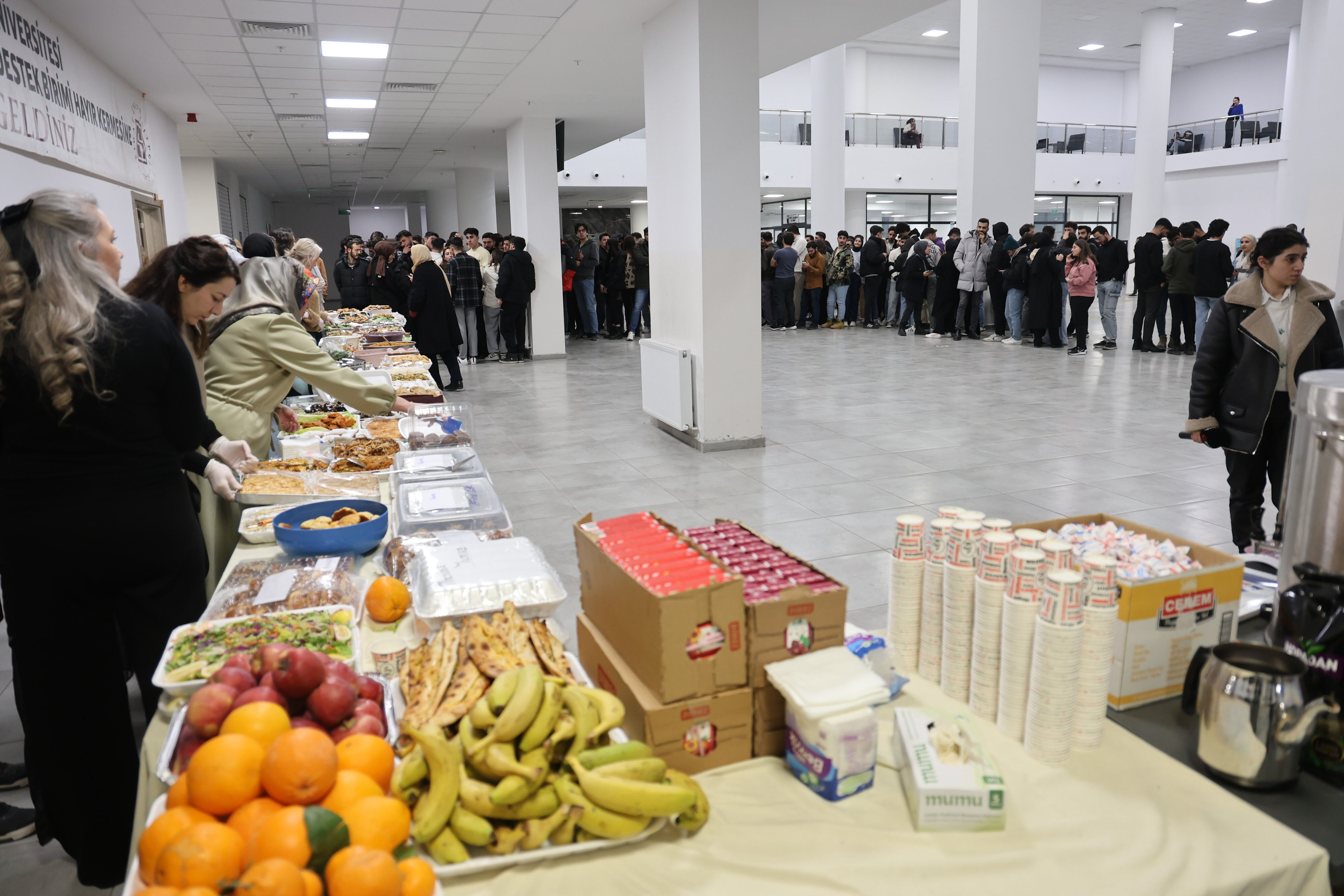 Final haftasında 50 çeşit yemek... Akademisyenler öğrencileri elleriyle doyurdu! Fırat Üniversitesi'nden örnek uygulama - 5. Resim