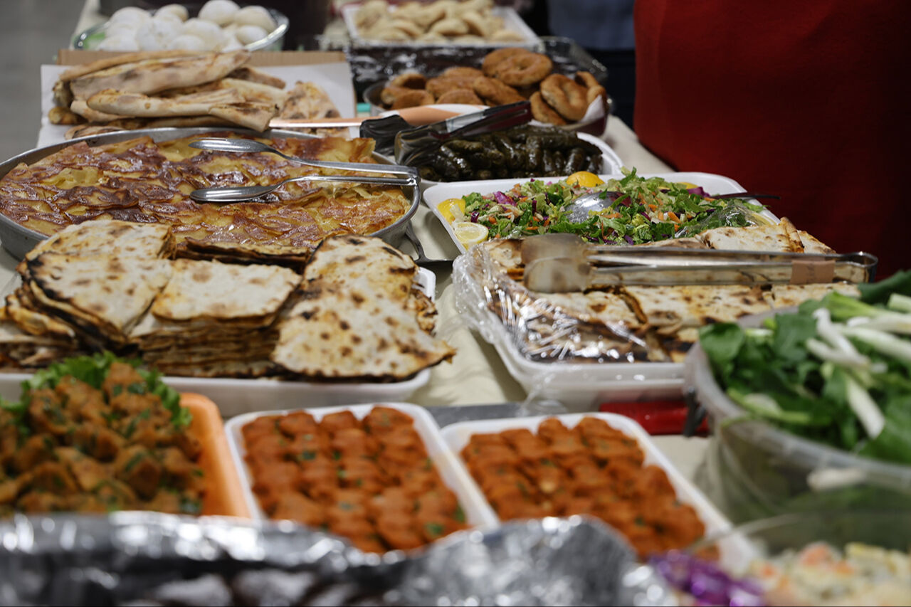 Final haftasında 50 çeşit yemek... Akademisyenler öğrencileri elleriyle doyurdu! Fırat Üniversitesi'nden örnek uygulama - 1. Resim