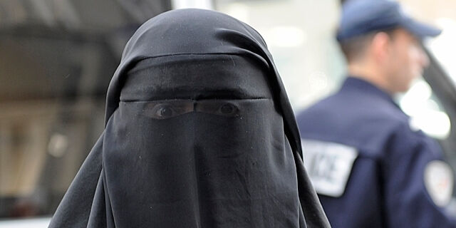 İtalya’da “İslamofobik” yasa hazırlığı: Hedef burka ve peçe - 1. Resim