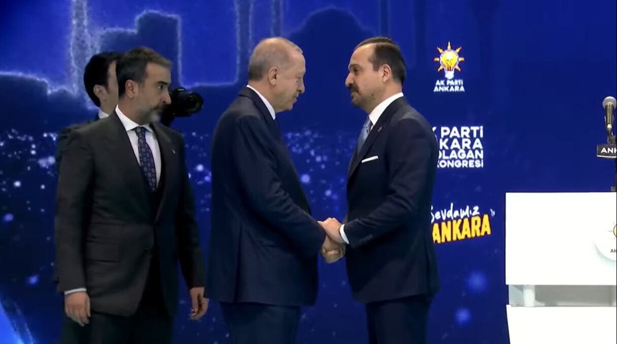 İyi Parti'den istifa eden Kürşad Zorlu resmen AK Parti'de! Rozetini Cumhurbaşkanı Erdoğan taktı - 2. Resim