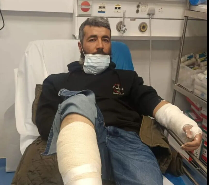 Rumlar Bayraktar Camii'ye saldırdı! Cemaat bıçaklanmaktan zor kurtuldu Rumlar Bayraktar Camii'ye saldırdı! Cemaat bıçaklanmaktan zor kurtuldu - 2. Resim