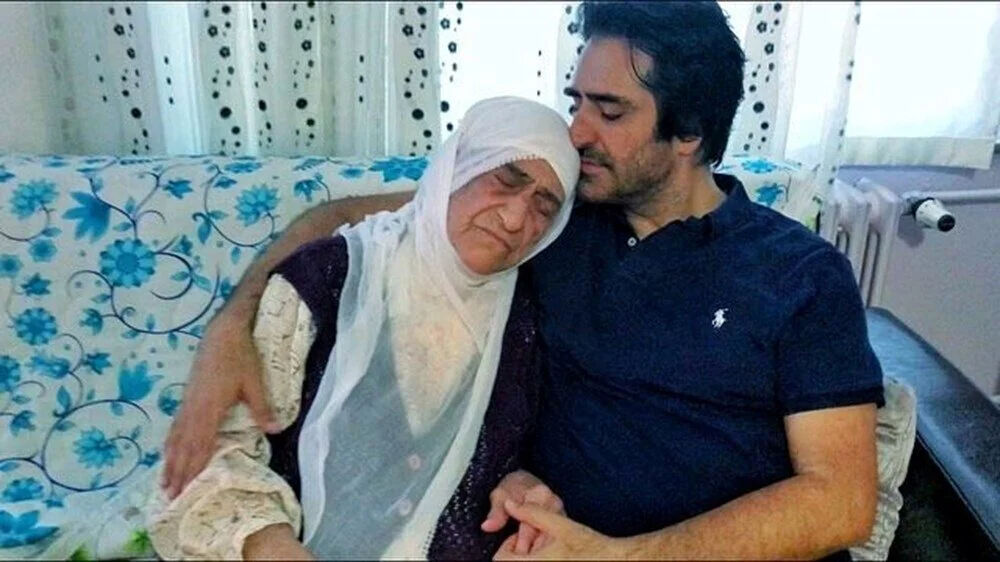 Ünlü şarkıcı Mahsun Kırmızıgül de kızıyla oradaydı! Yangın çıkınca... - 1. Resim