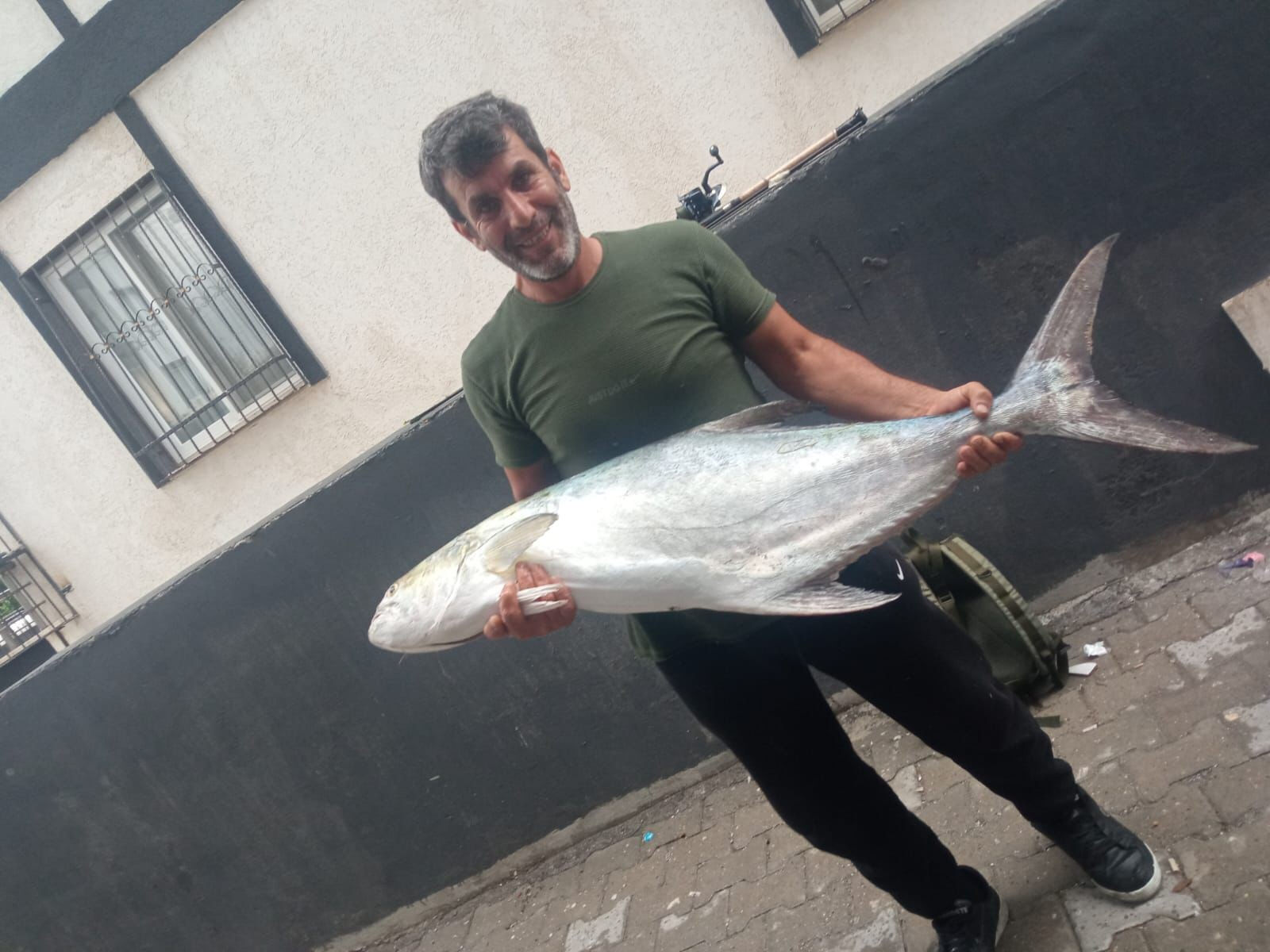 Yakaladığına sevinsin mi üzülsün mü! 30 kiloluk balık 13 bin TL'sine mal oldu - 1. Resim