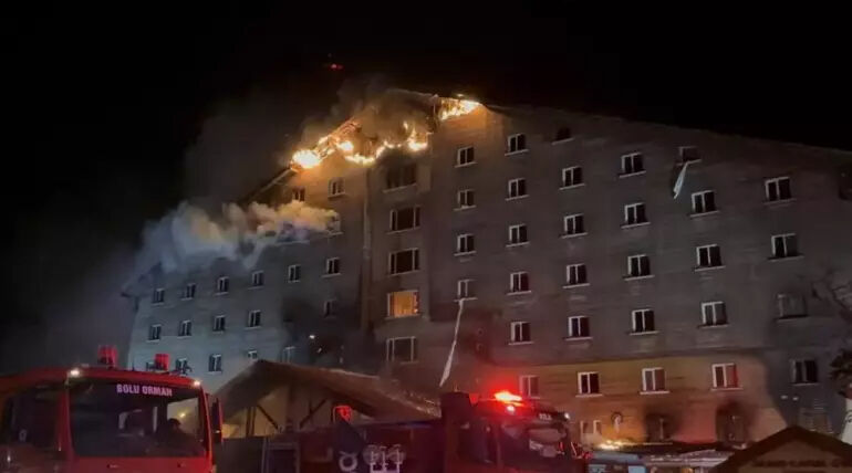 Yangını faciası sonrası ünlülerden taziye mesajları yağdı! "Hazırlanan valizler, günler öncesinden yapılan planlar..." - 1. Resim