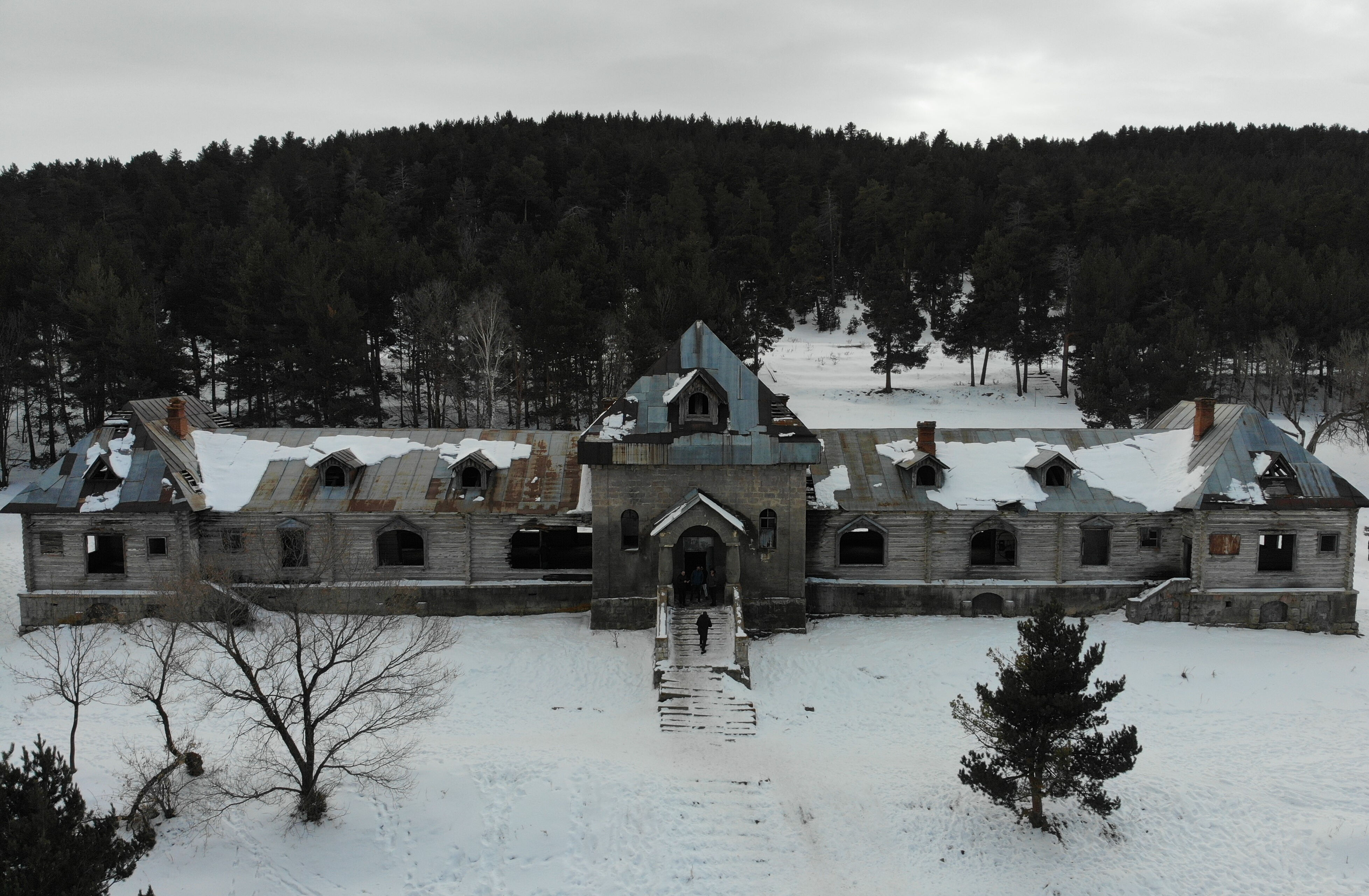 Yıkılmak üzere! Sarıkamış'ta son Rus çarı Nikolay'ın tarihi köşkü hayvan barınağı oldu - 2. Resim