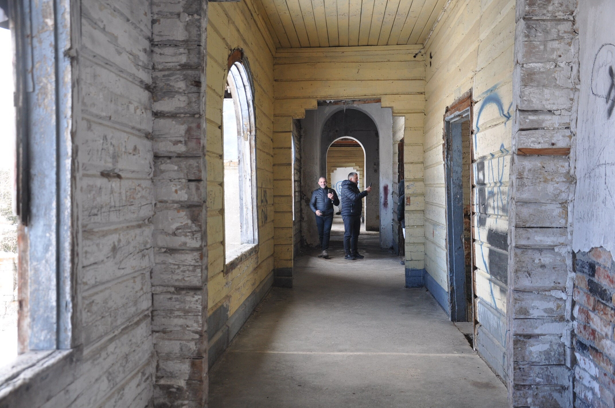 Yıkılmak üzere! Sarıkamış'ta son Rus çarı Nikolay'ın tarihi köşkü hayvan barınağı oldu - 7. Resim