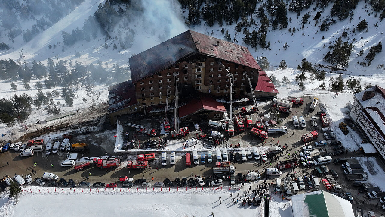 AK Partili Mehmet Güner'in ailesi de Kartalkaya yangınında can vermiş! Kızı Sena Gültekin, eşi ve çocukları... - 1. Resim