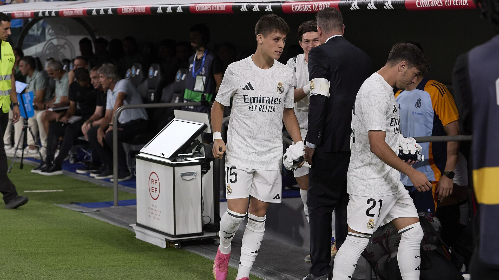 Arda Güler ilk 11'de oynacak mı? Real Madrid-Salzburg hangi kanalda, ne zaman? Maçın hakemi Glenn Nyberg olacak! Arda Güler ilk 11'de oynacak mı? Real Madrid-Salzburg hangi kanalda, ne zaman? Maçın hakemi Glenn Nyberg olacak! - 2. Resim