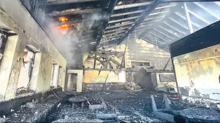 Berfu Yenenler acı haberi duyurdu! 'Aklımı kaçırmak üzereyim' Berfu Yenenler acı haber duyurdu! 'Aklımı kaçırmak üzereyim' - 1. Resim