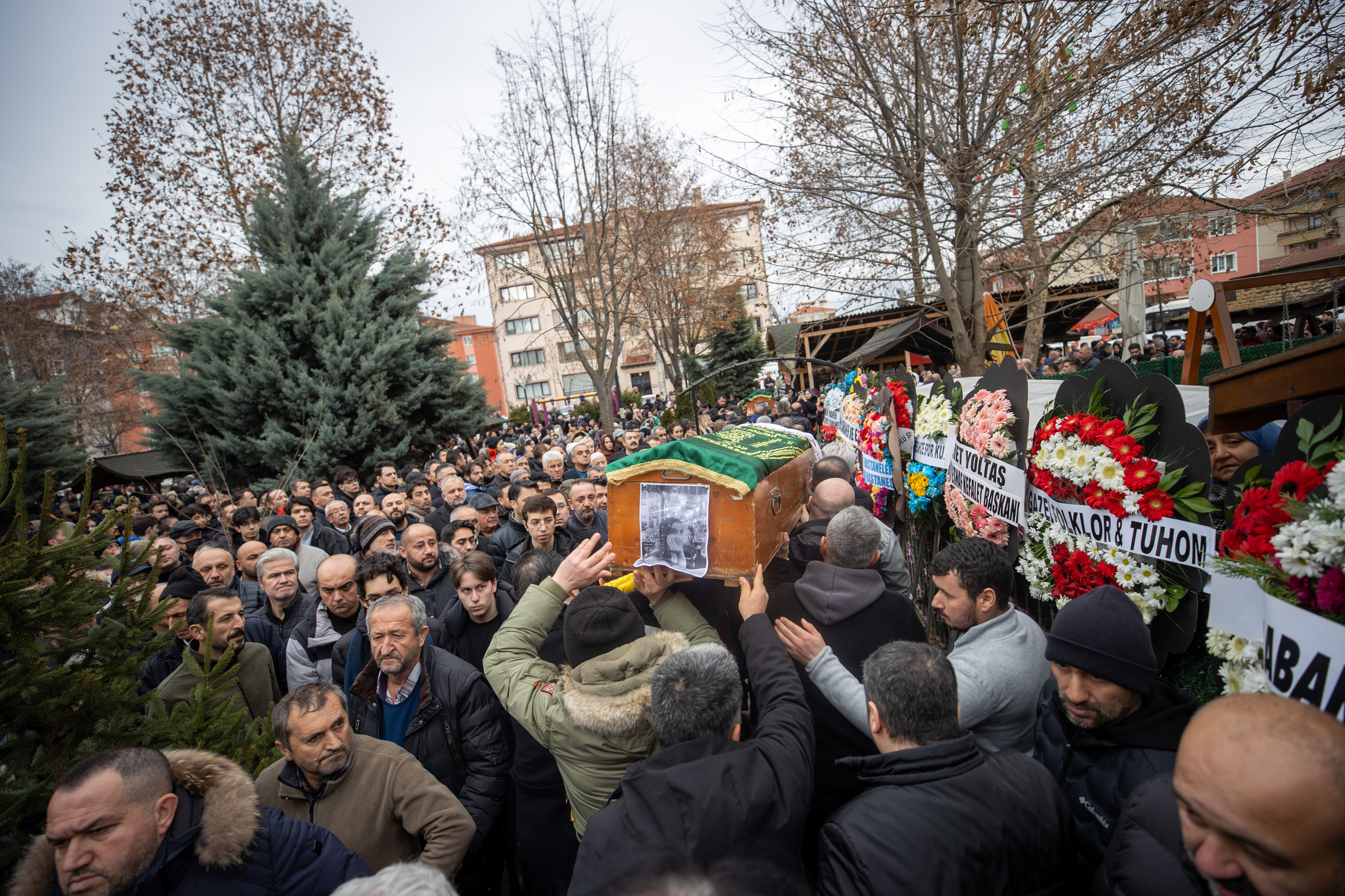 Bolu'daki faciada hayatını kaybedenlere son veda: Yürek dağlayan kareler... - 4. Resim