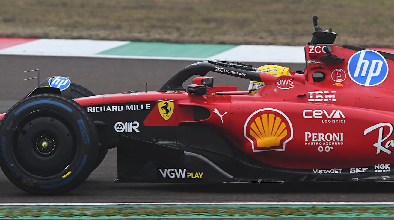 Ferrari'nin direksiyonuna geçti! Hamilton, Fiorano'da ilk kez görüntülendi - 5. Resim