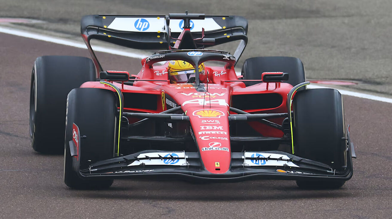 Ferrari'nin direksiyonuna geçti! Hamilton, Fiorano'da ilk kez görüntülendi - 2. Resim
