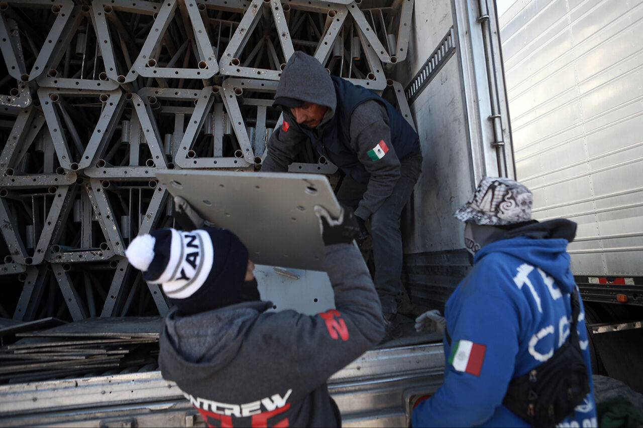 Göçmen gerilimi tırmanıyor! Meksika sınırı kapatıldı, geri gönderilen mülteciler için çadır kuruluyor Göçmen gerilim tırmanıyor! Meksika sınırı kapatıldı, geri gönderilen mülteciler için çadır kurulmaya başlandı - 4. Resim