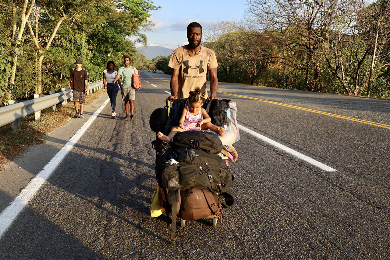Göçmen gerilimi tırmanıyor! Meksika sınırı kapatıldı, geri gönderilen mülteciler için çadır kuruluyor Göçmen gerilim tırmanıyor! Meksika sınırı kapatıldı, geri gönderilen mülteciler için çadır kurulmaya başlandı - 1. Resim