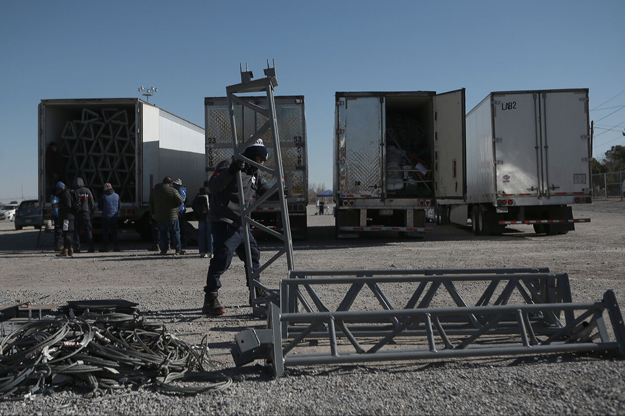 Göçmen gerilimi tırmanıyor! Meksika sınırı kapatıldı, geri gönderilen mülteciler için çadır kuruluyor Göçmen gerilim tırmanıyor! Meksika sınırı kapatıldı, geri gönderilen mülteciler için çadır kurulmaya başlandı - 3. Resim