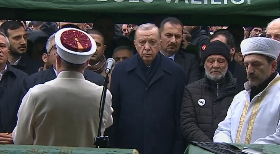 Gültekin ailesi kimdir? Bolu Kartalkaya yangınında 14 aile üyesi hayatını kaybetti Gültekin ailesi kimdir? Bolu Kartalkaya yangınında 14 aile üyesi hayatını kaybetti - 2. Resim