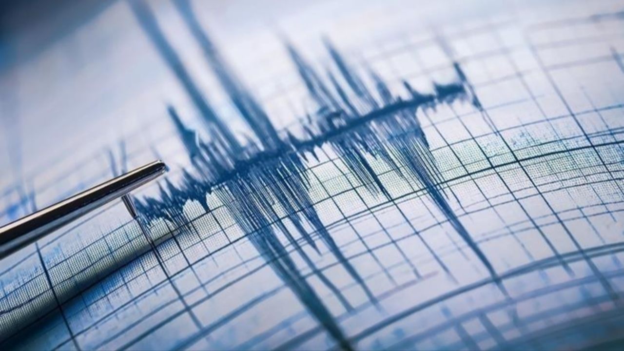 İstanbul&#039;da deprem mi oldu? Çanakkale ve İzmir&#039;de hissedildi