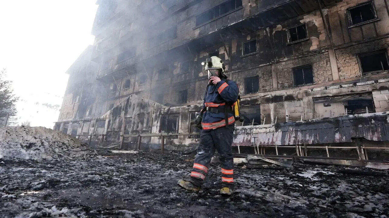 Milli yas ne zaman bitiyor? Cumhurbaşkanı Erdoğan Bolu'daki yangın faciası nedeniyle milli yas ilan edildiğini açıkladı Milli yas ne zaman bitiyor? Cumhurbaşkanı Erdoğan Bolu'daki yangın faciası nedeniyle milli yas ilan edildiğini açıkladı - 5. Resim