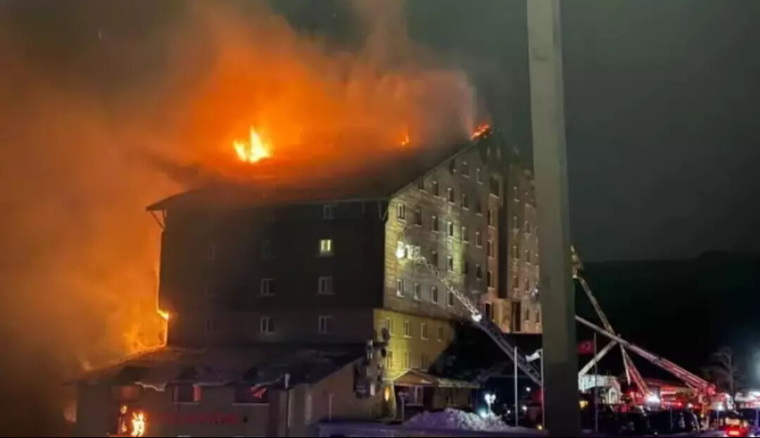 Müge Anlı'nın acı günü! Yangında hayatını kaybettiklerini duyurdu! Boğazı düğümlendi, konuşmakta zorlandı Müge Anlı'nın acı günü! Yangında hayatını kaybettiklerini duyurdu! Boğazı düğümlendi, konuşmakta zorlandı - 1. Resim
