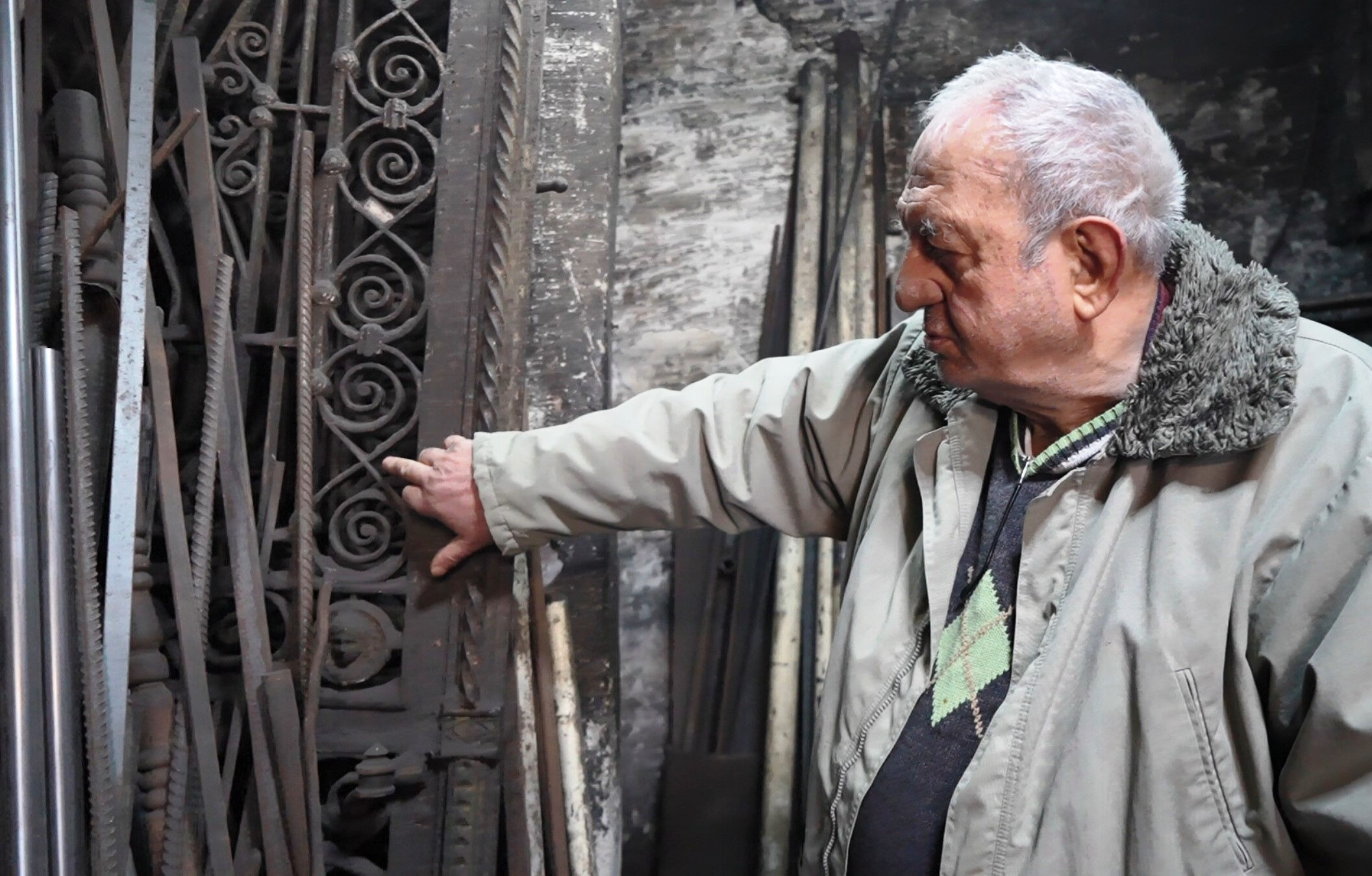 Papazlar peşine düştü! 158 yıllık "Meryem Ana" işlemeli kapıyı satmıyor - 2. Resim