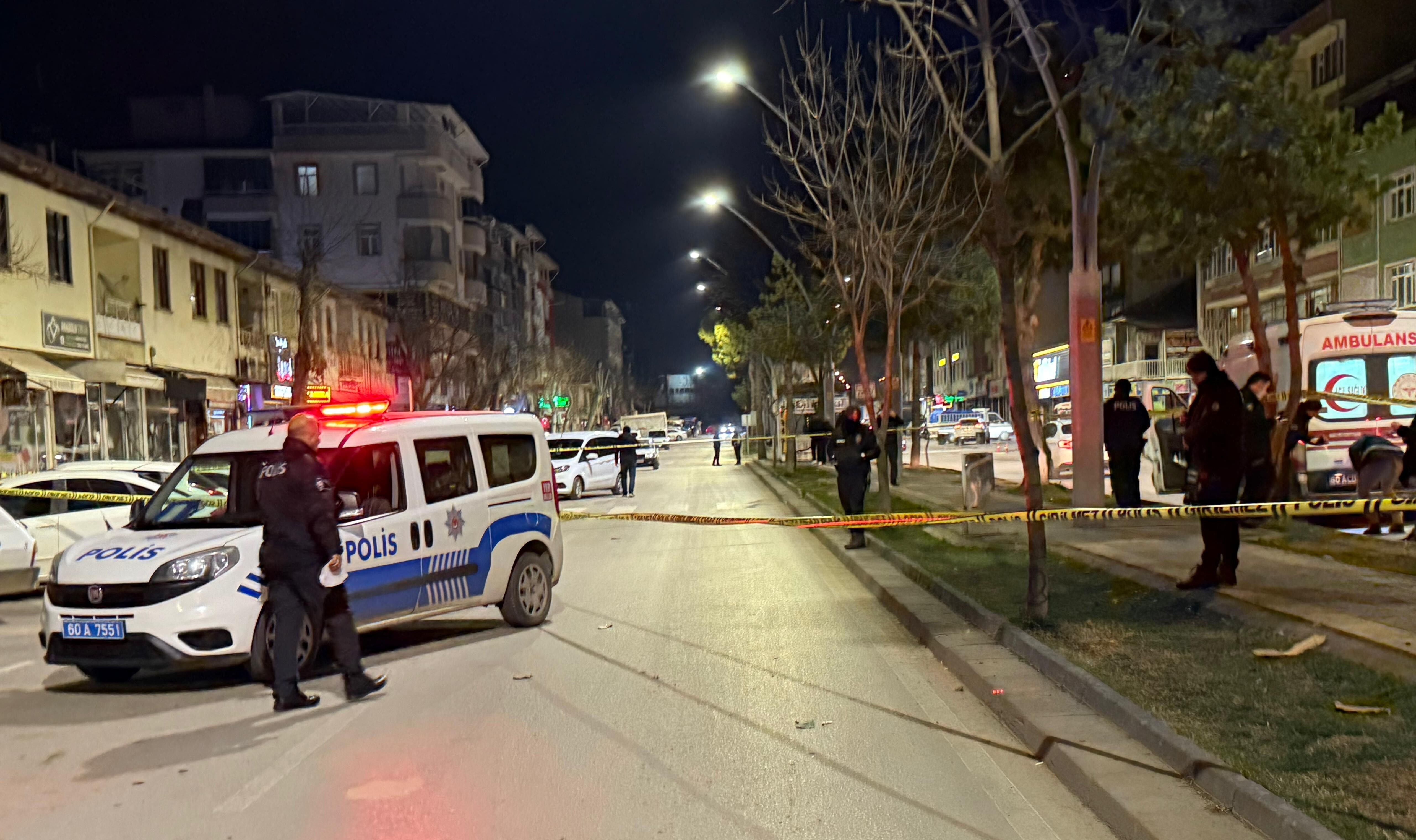 Sokak ortasındaki tartışmada kan aktı! O anlar kamerada Sokak ortasındaki tartışmada kan aktı! O anlar kamerada - 1. Resim