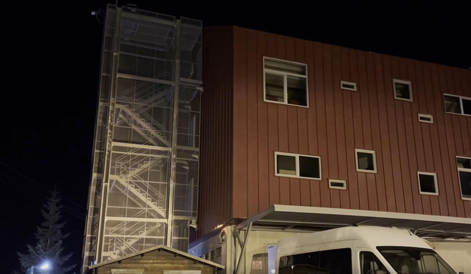 Bölgedeki otellerle ilgili şoke eden gerçek! Grand Kartal Oteli hariç hepsinde aynıymış Bölgedeki otellerle ilgili şoke eden gerçek! Grand Kartal Oteli hariç hepsinde aynıymış - 2. Resim