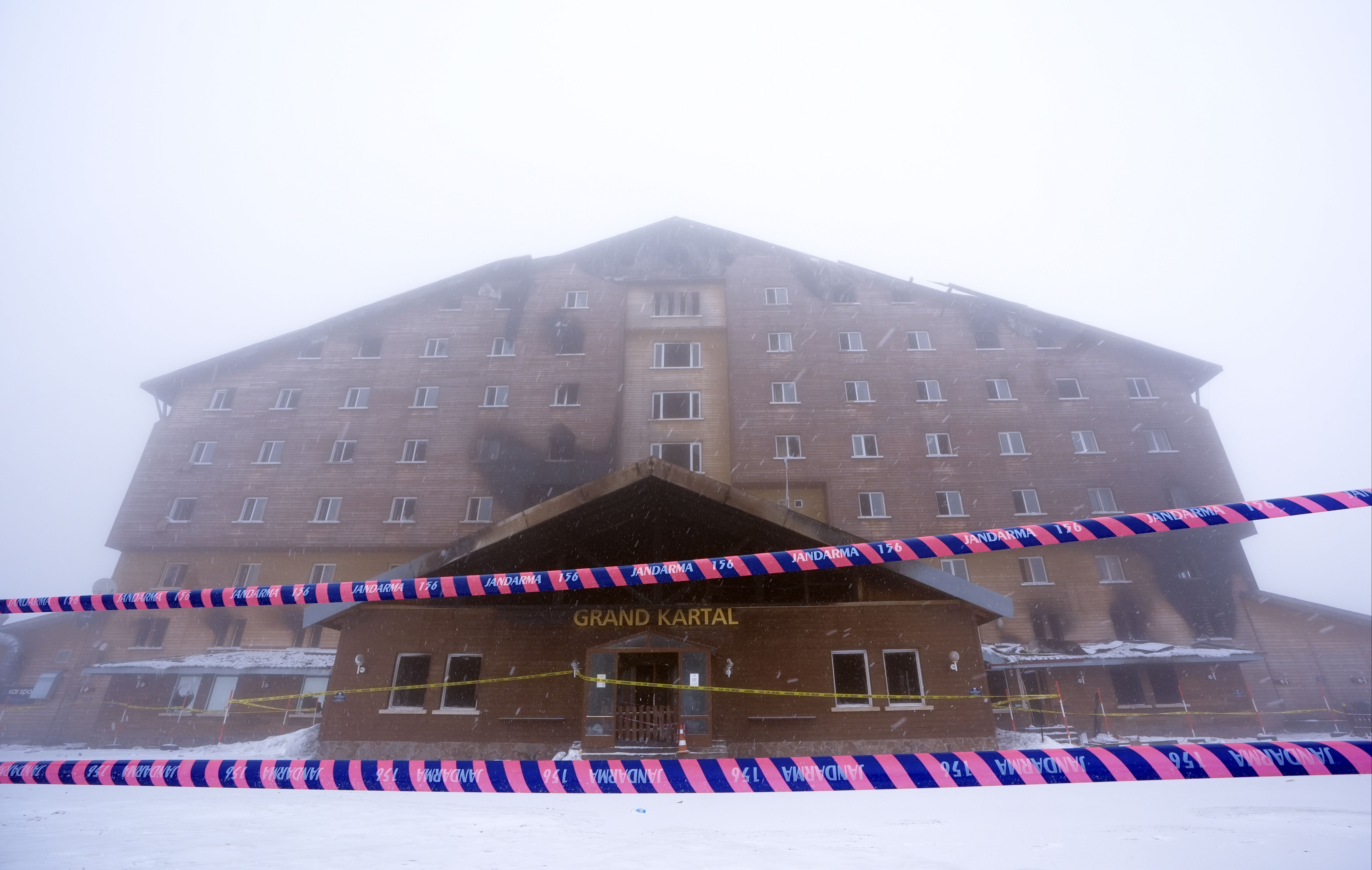 Bolu Kartalkaya yangınında acı olay: Dayanamayıp çığlıkların sesine gittiler, kendi canlarından oldular! - 1. Resim