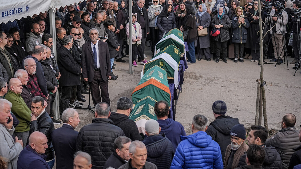 Bolu'da hayatını kaybeden Tüzgiray ailesiyle ilgili kahreden detay! Yürekleri dağladı Bolu'da hayatını kaybeden Tüzgiray ailesiyle ilgili kahreden detay! Yürekleri dağladı - 1. Resim