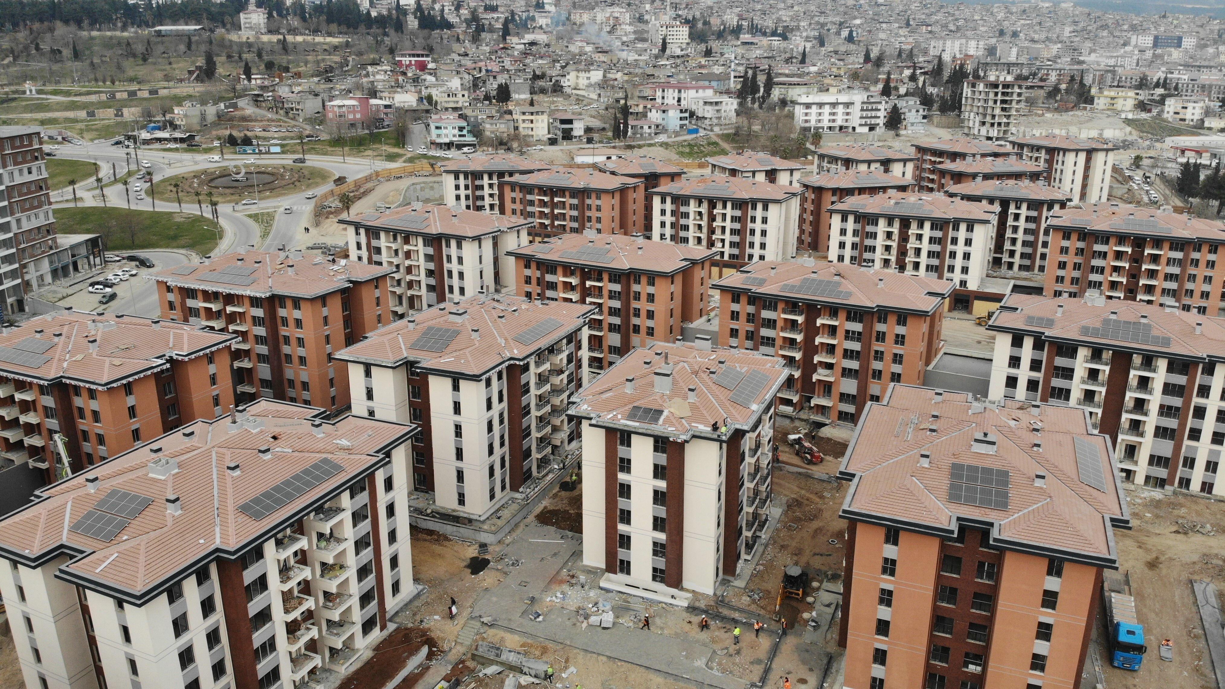 Depremde 1400 kişiye mezar olan Ebrar Sitesi'nin son hali! Bambaşka oldu Depremde 1400 kişiye mezar olan Ebrar Sitesi'nin son hali! Bambaşka oldu - 1. Resim