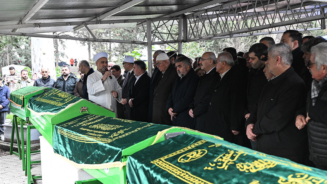 Doğan ailesine Adana'da veda! Bolu Kartalkaya'daki yangında can verdiler - 3. Resim