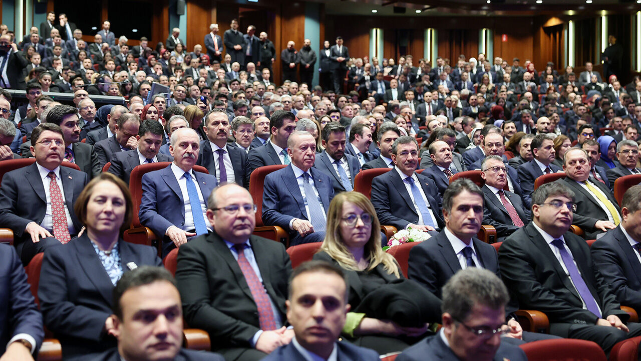 Erdoğan'dan Özgür Özel'e sert sözler: Kimse mahkemeler üzerinde baskı kuramaz, parmak sallayamaz - 1. Resim