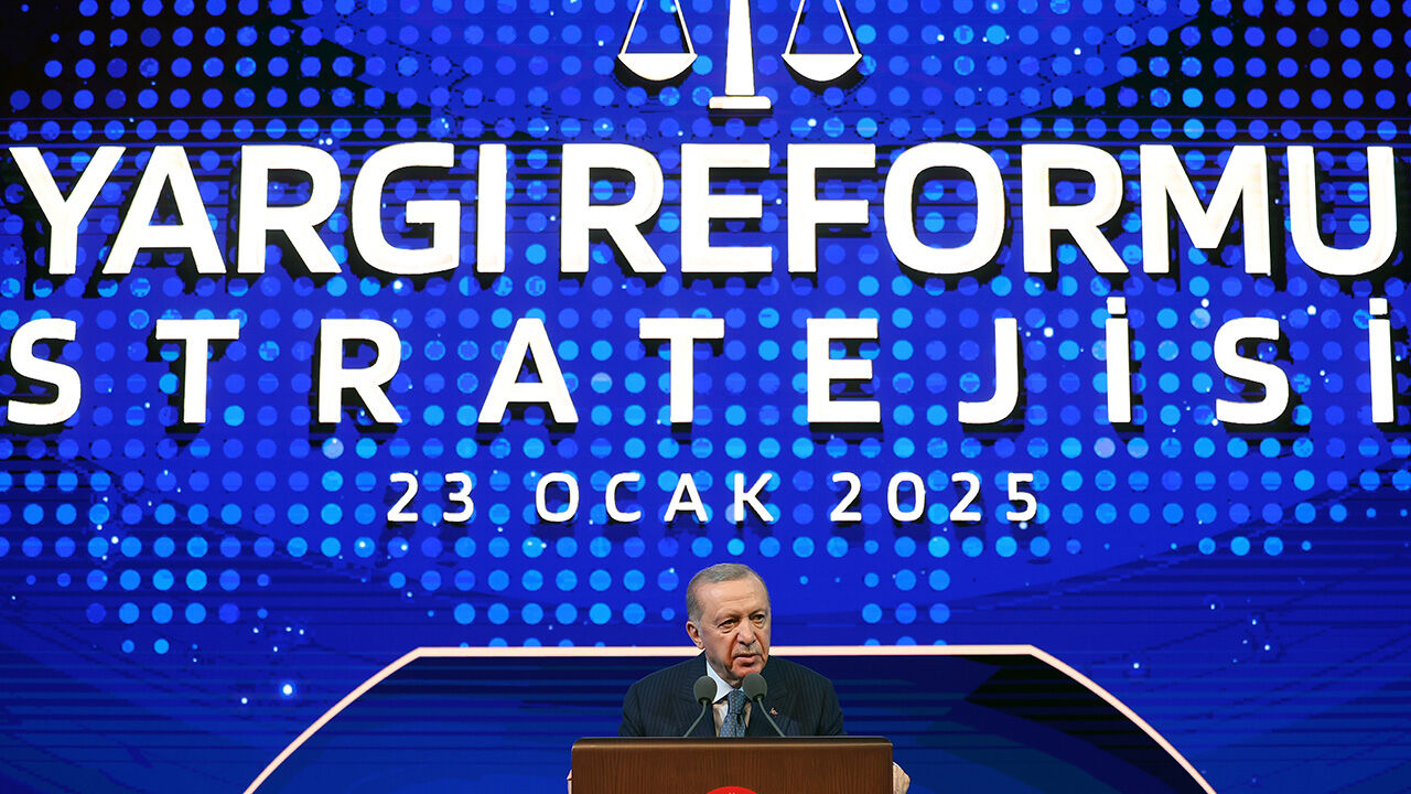 Erdoğan'dan Özgür Özel'e sert sözler: Kimse mahkemeler üzerinde baskı kuramaz, parmak sallayamaz - 3. Resim