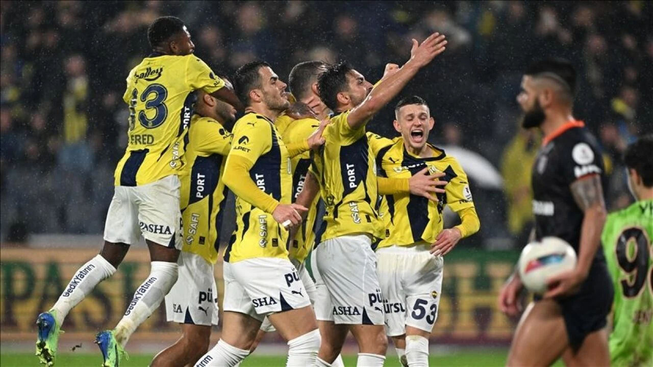 Fenerbahçe Lyon maçı hakemi Simone Sozza kimdir? Fenerbahçe muhtemel 11'ler belli oldu Fenerbahçe Lyon maçı hakemi Simone Sozza kimdir? Fenerbahçe muhtemel 11'ler belli oldu - 5. Resim