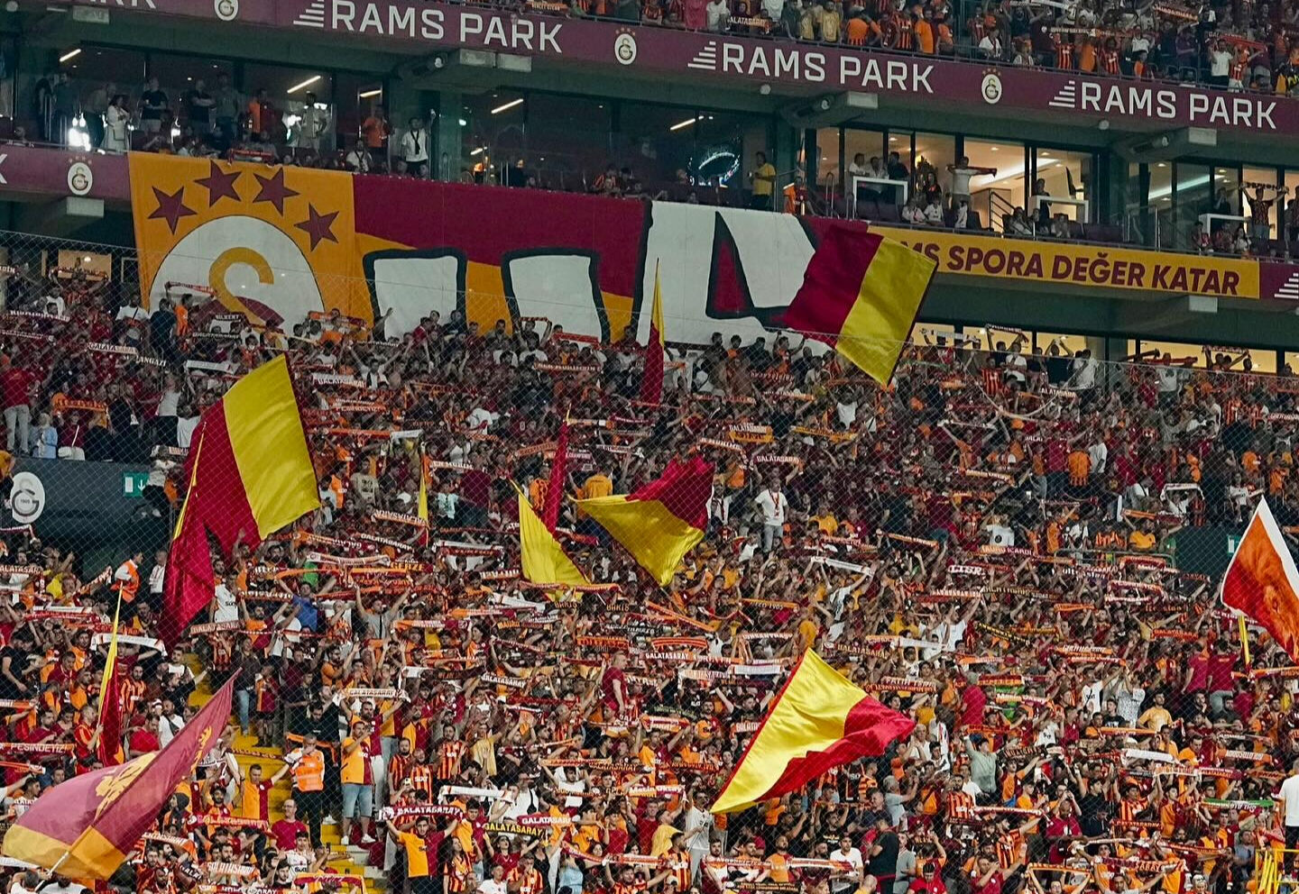 Galatasaray'da Muslera krizi! Sinirli şekilde 'Bitti' hareketi olay olmuştu - 3. Resim