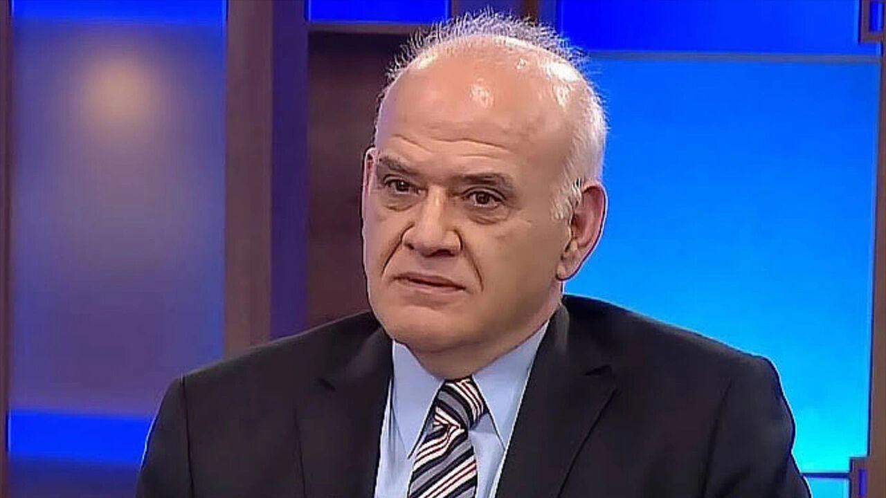 Hadise dava açınca Ahmet Çakar daha da sinirlendi! Olay sözler: "Cahil ve varoş bir..." Hadise dava açınca Ahmet Çakar daha da sinirlendi! Olay sözler: "Cahil ve varoş bir..." - 4. Resim