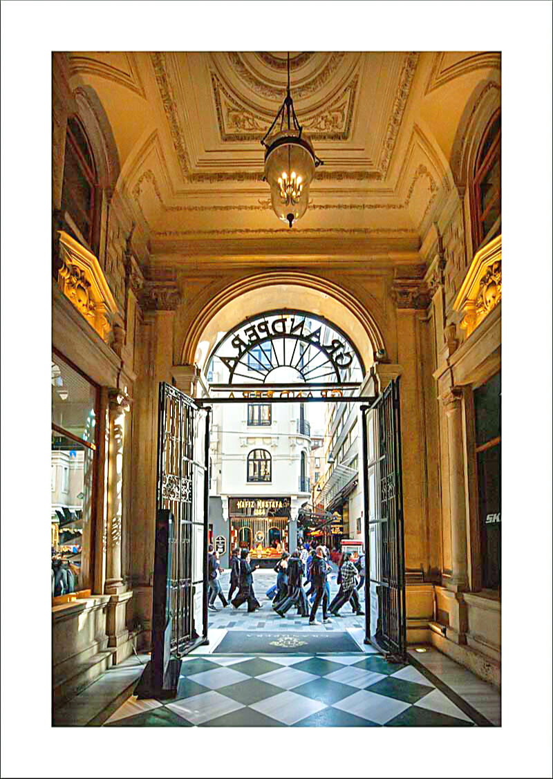 ‘Pera’dan ‘Beyoğlu’na... Beş sanatçı semti fotoğrafladı ‘Pera’dan ‘Beyoğlu’na... Beş sanatçı semti fotoğrafladı - 1. Resim