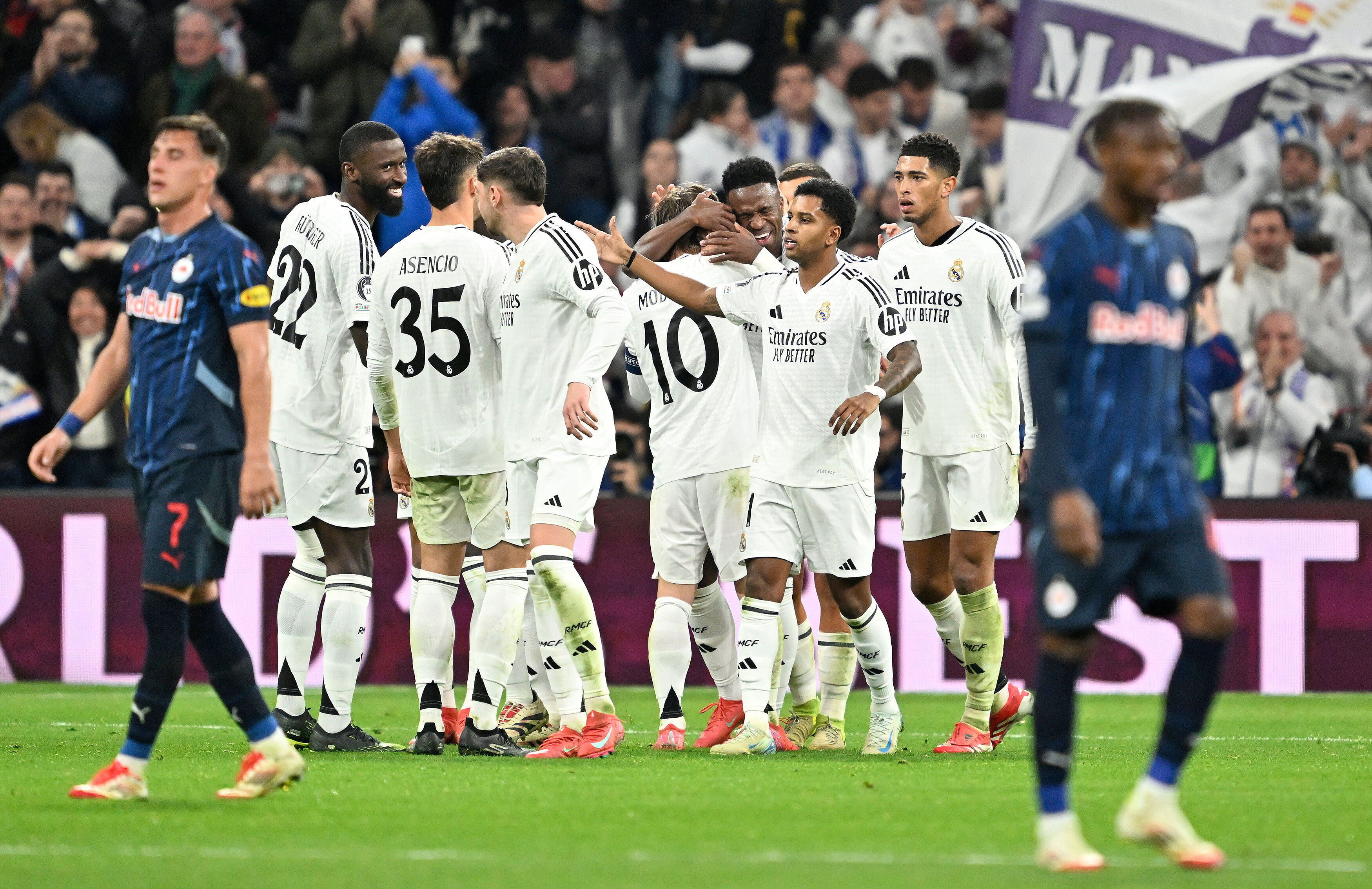 Real Madrid bir milyar euro gelir elde etti! Bir ilki başardı - 3. Resim
