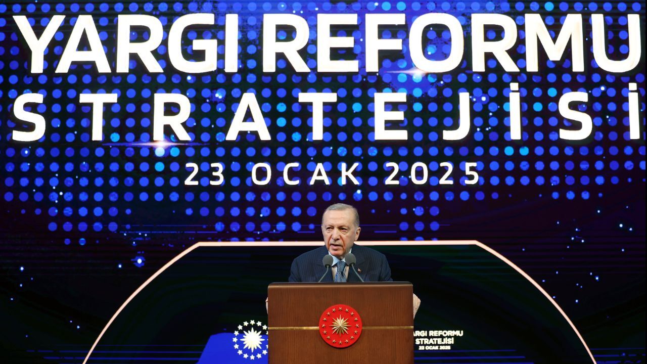 Sürücüler dikkat! Cumhurbaşkanı Erdoğan açıkladı: Trafikte yaparsanız ehliyetiniz yanacak Yargı reformu strateji belgesi nedir? Cumhurbaşkanı Erdoğan, Yargı Reformu Stratejisi Tanıtım Toplantısı'nda açıkladı