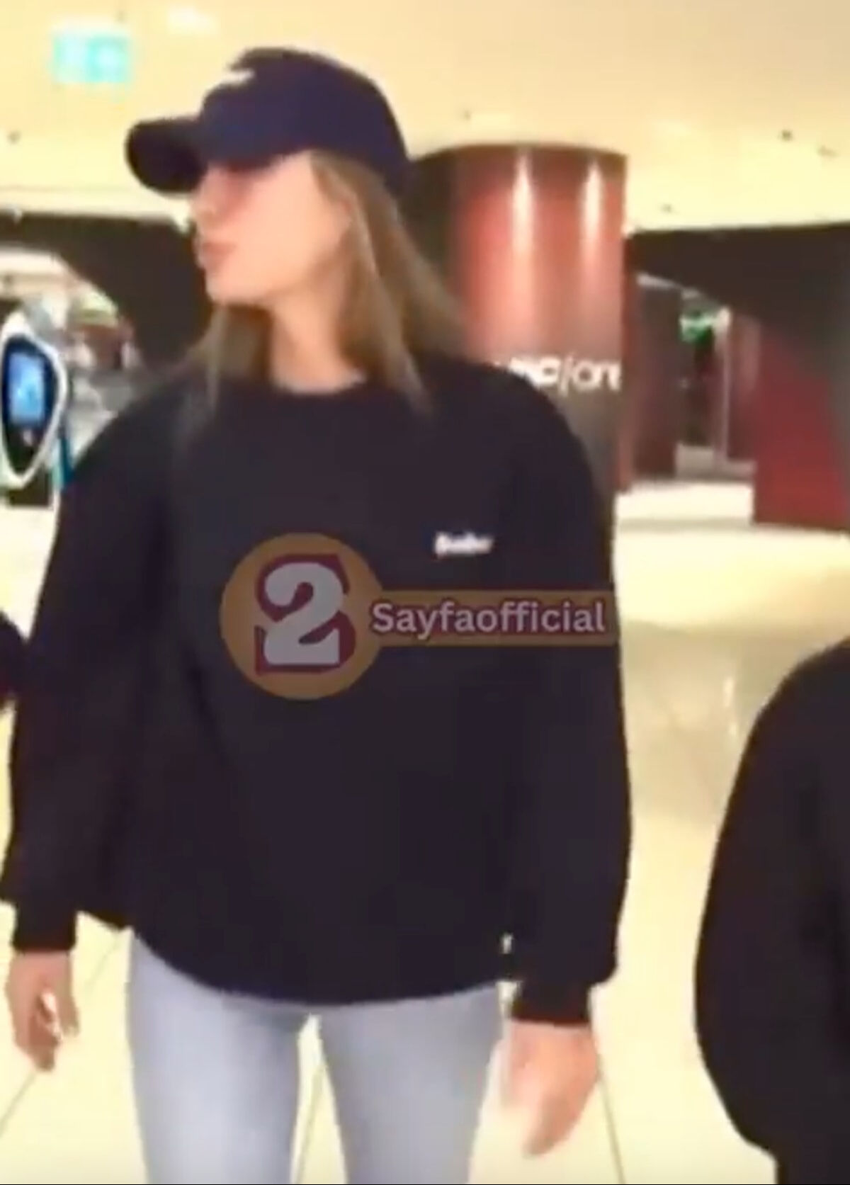 Yangın faciasıyla ilgili bir yorum da Çağla Şıkel'den! Boğazı düğümlendi, konuşmakta zorlandı! Sözleri gündem oldu - 3. Resim