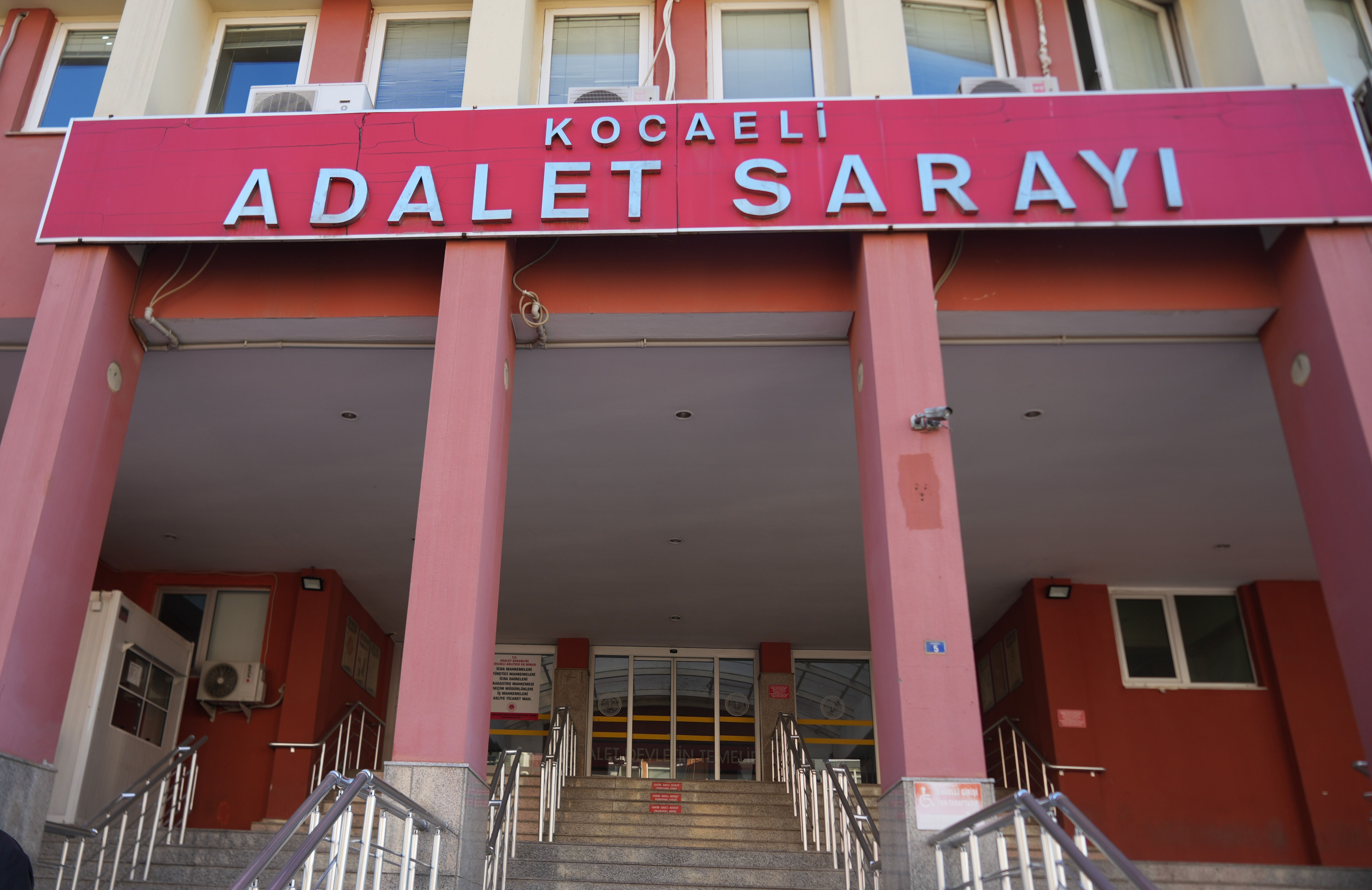 14 yaşındaki kız çocuğuna patron villasında istismar! Savunması pes dedirtti 14 yaşındaki kız çocuğuna patron villasında istismar! Savunması pes dedirtti - 1. Resim