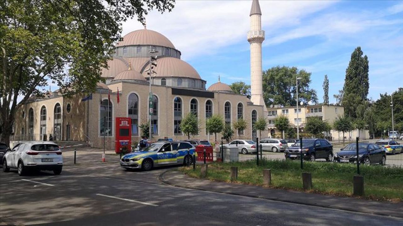 Camide bomba alarmı! Büyük panik yaşandı