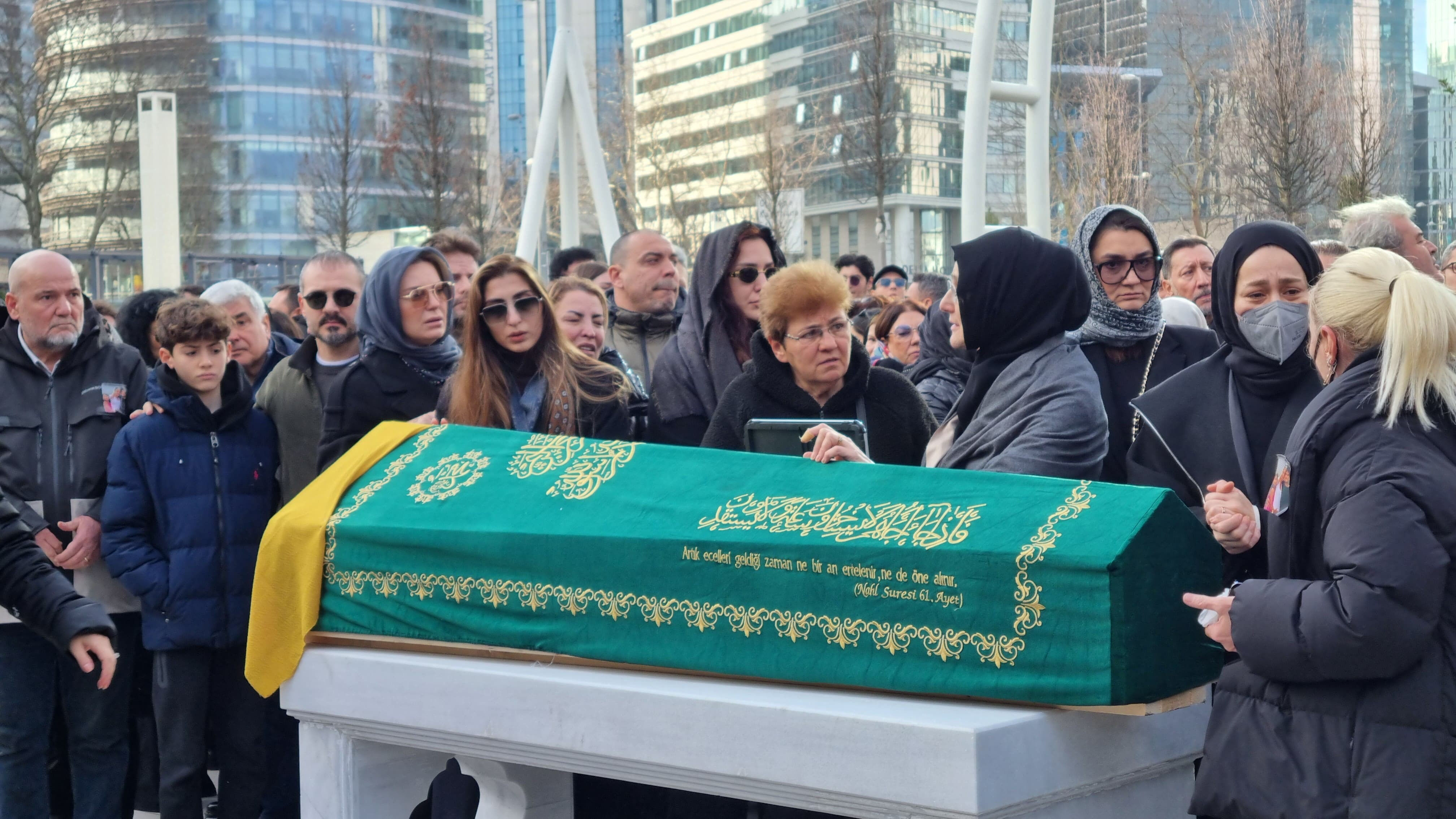 Ebru Boduroğlu ve çocuklarına acı veda! Eşi tekerlekli sandalyeyle geldi - 2. Resim