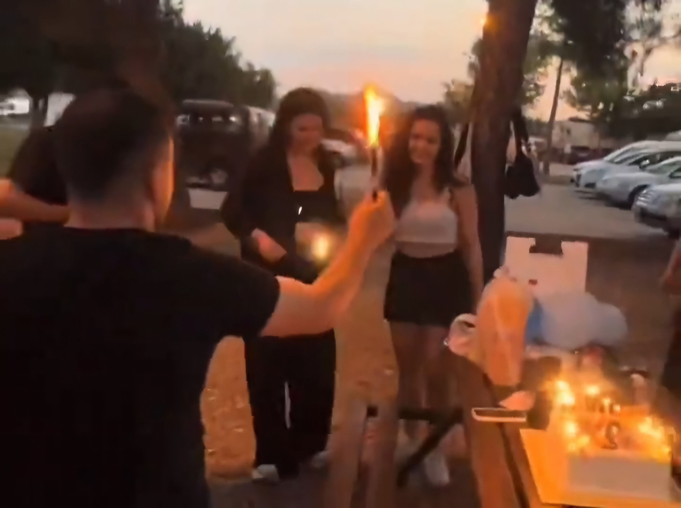 Kartalkaya faciasında ölen Şevval Şevval'in son görüntüleri ortaya çıktı! Arkadaşları sürpriz doğum günü yapmış.... - 1. Resim