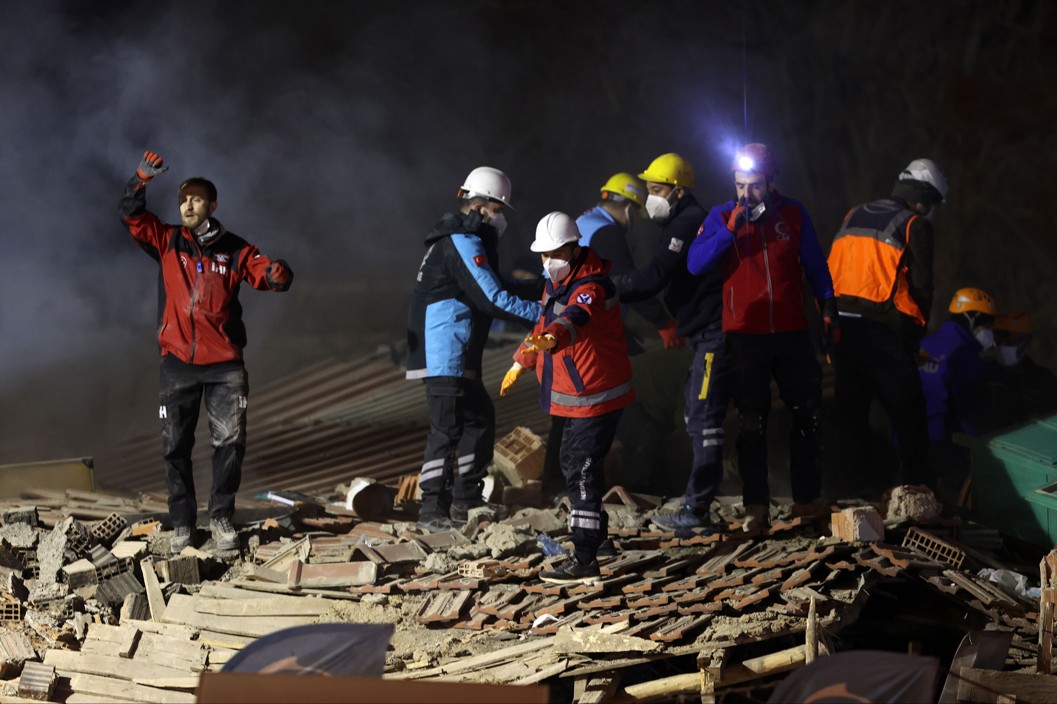 Konya'da apartman çöktü! Enkaz altında kalanlar var - 1. Resim