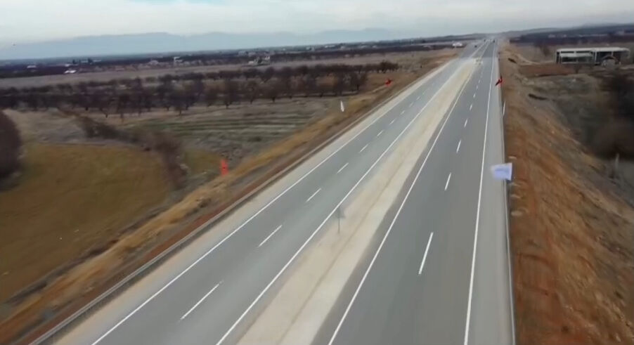 Malatya'da deprem konutları teslim töreni... Cumhurbaşkanı Erdoğan: 2024 sonunda konutların yüzde 45'i bitti Malatya'da deprem konutları teslim töreni... Cumhurbaşkanı Erdoğan: 2024 sonunda konutların yüzde 45'i bitti - 1. Resim