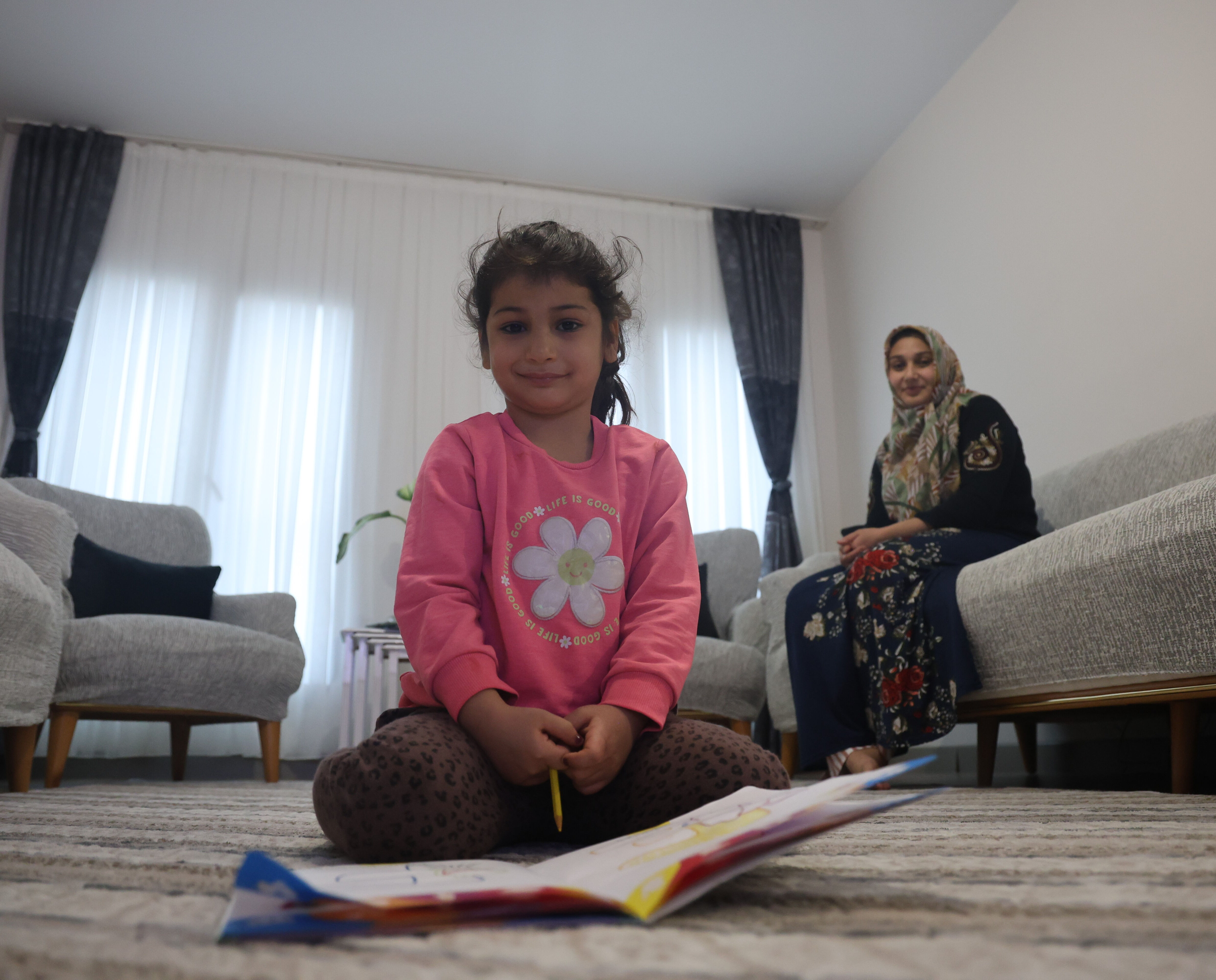 6 Şubat'ı evimizde karşılayacağız! Enkazda 10 saat bekleyen aile Baykar'ın evlerine yerleşti - 1. Resim